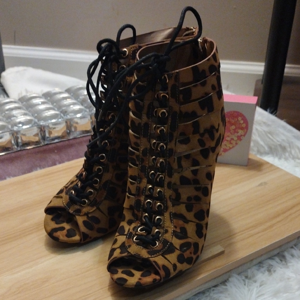 Leopard Print Stiletto Lace-Up Heeled Boots Women's size 6